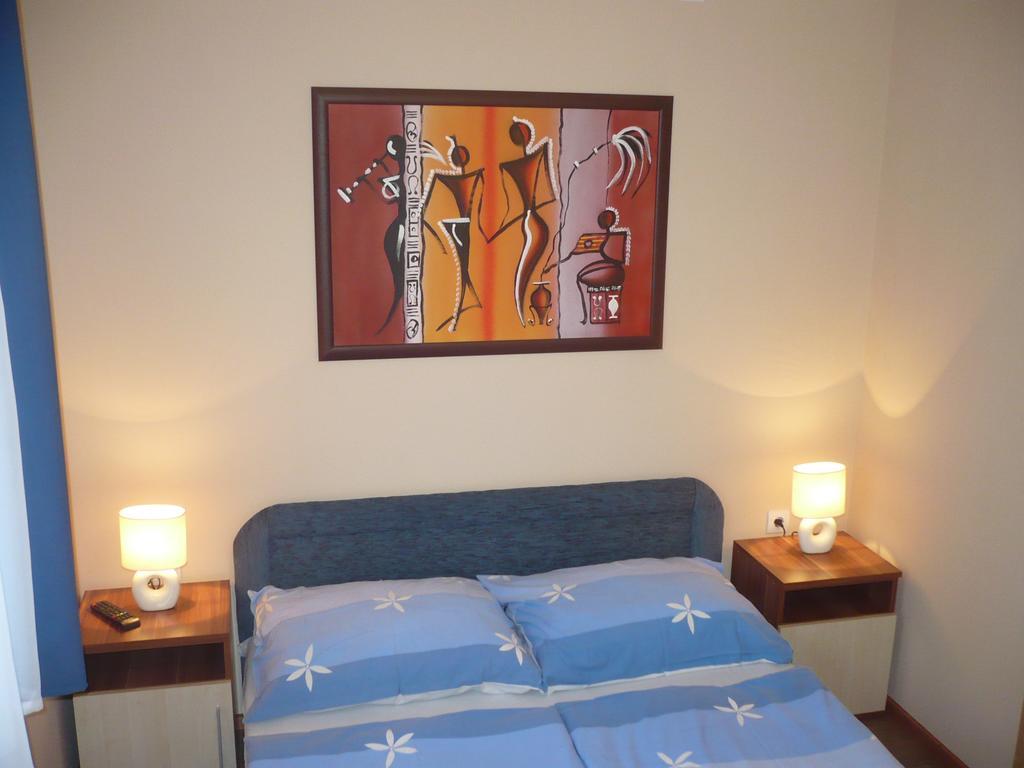 Eszter Apartmanhaz Hajduszoboszlo Exterior photo