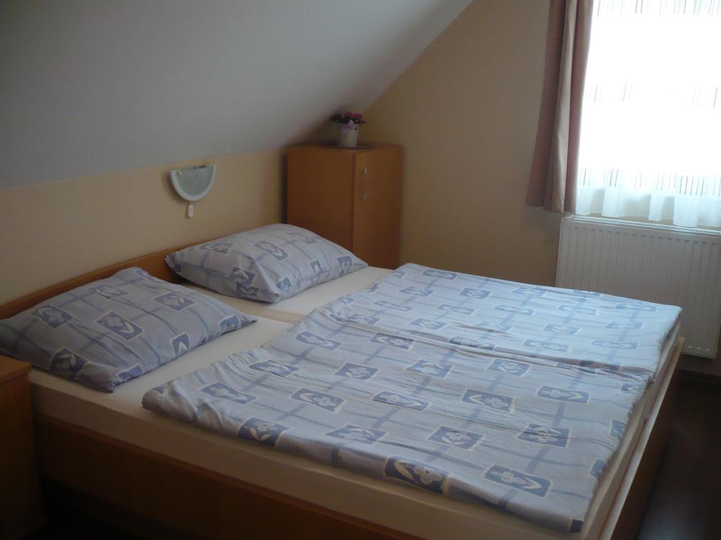 Eszter Apartmanhaz Hajduszoboszlo Exterior photo