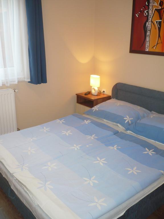 Eszter Apartmanhaz Hajduszoboszlo Exterior photo