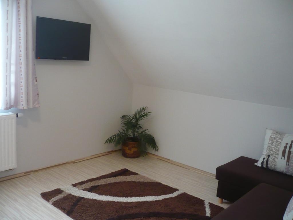 Eszter Apartmanhaz Hajduszoboszlo Exterior photo