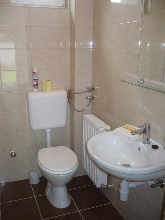 Eszter Apartmanhaz Hajduszoboszlo Exterior photo