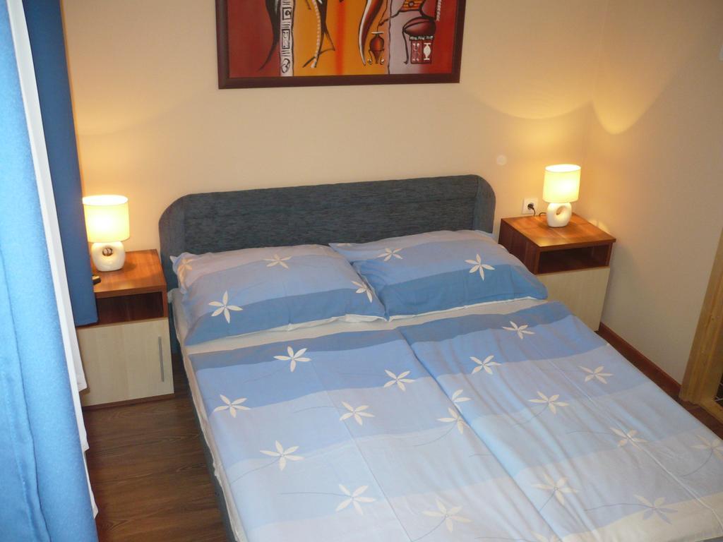 Eszter Apartmanhaz Hajduszoboszlo Exterior photo