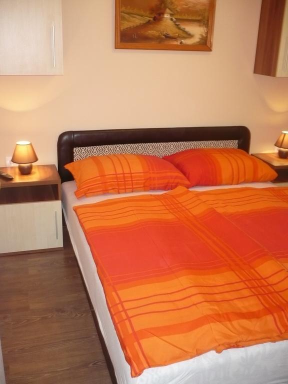 Eszter Apartmanhaz Hajduszoboszlo Exterior photo