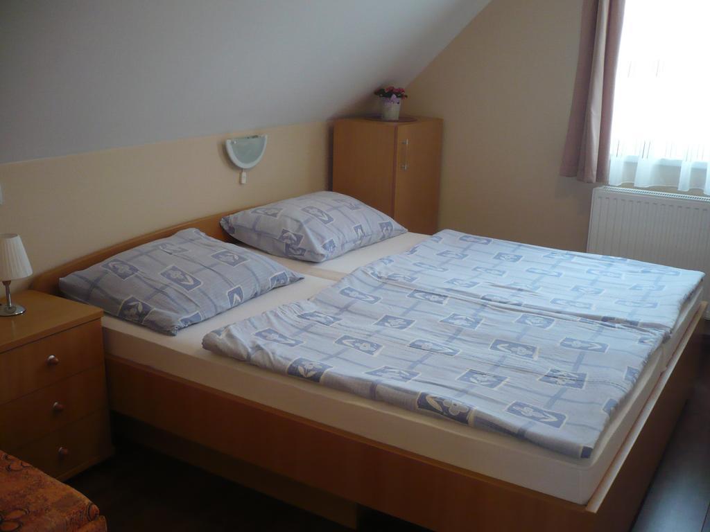 Eszter Apartmanhaz Hajduszoboszlo Exterior photo